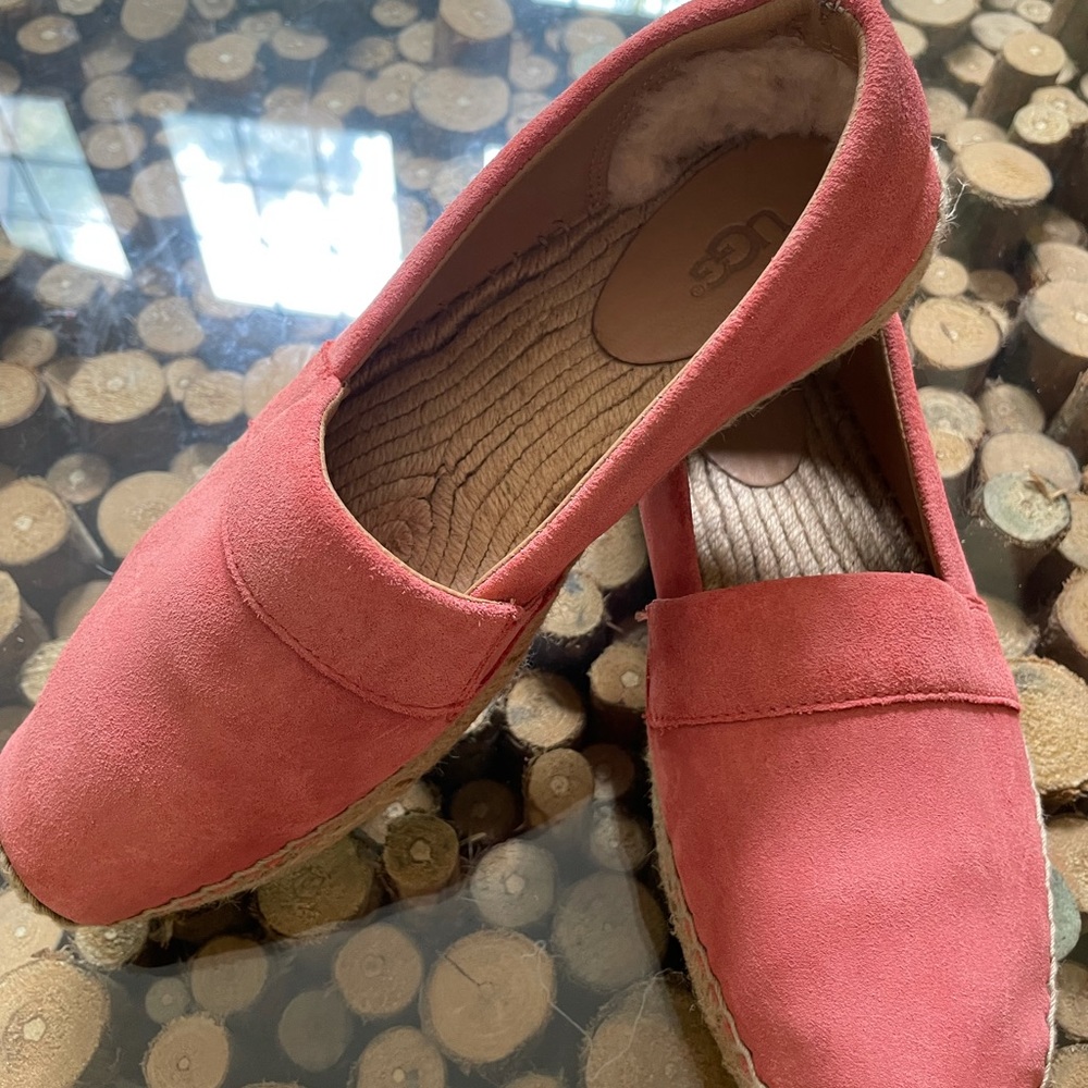 Ugg Size 7 - image 3